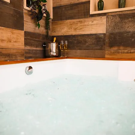 Victory 31 Apartment *