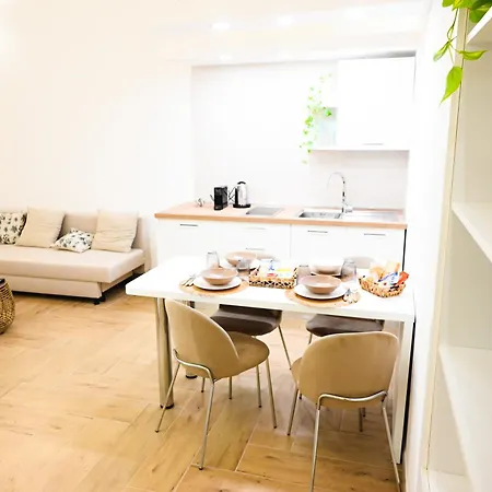 Victory 31 Apartment *